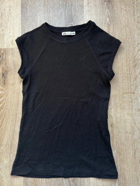 Zara Tops - Zara black raglan sleeve cotton t-shirt — with back detail 🖤